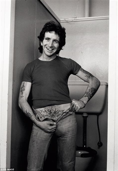I don't want to turn out to be a bon when i grow up! BON SCOTT, EL CANTANTE DE AC/DC Y SU ESTÚPIDA MUERTE | PyD