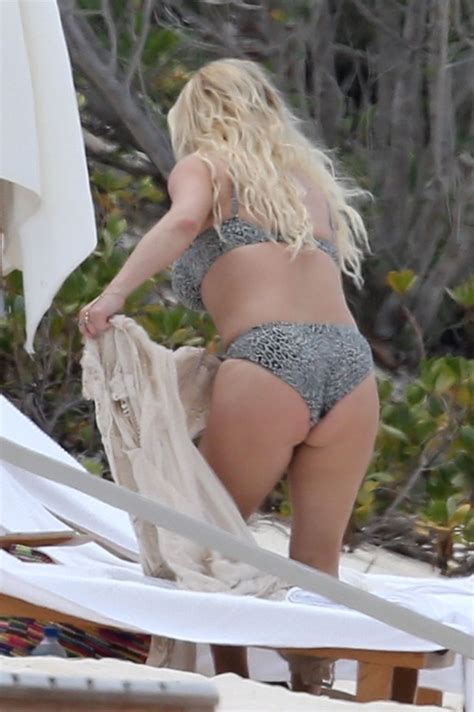 Simpson surely looks colorful as she walks arm in arm with her main man. Jessica Simpson Sexy | The Fappening. 2014-2020 celebrity photo leaks!