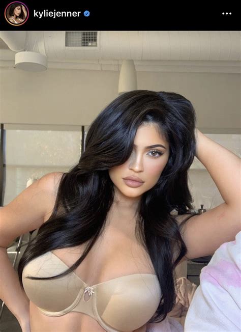 Instagram profile picture size can be viewed in high resolution by the amazing tools at d4down. Kylie Jenner Rocks Bra, Looks Breathtaking In New Close-Up ...