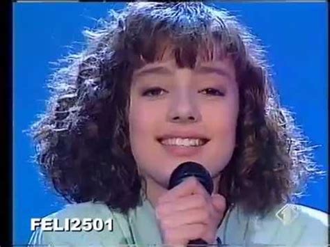 Dal 2006 è nel cast del talk show di mtv very victoria, dove usa però il suo vero nome. Ambra Angiolini - Strada facendo (video 1992) Non è la Rai ...