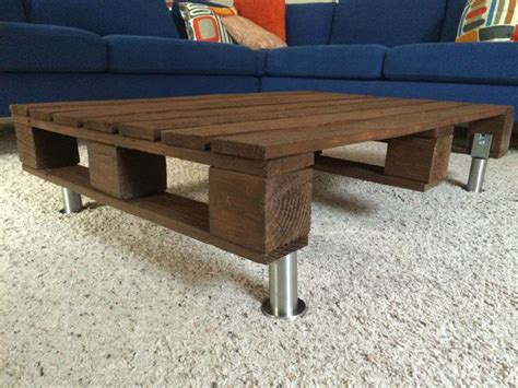 Kalau yang inj, meja palletnya cenderung mininalis, hanya menumpuk 2 pallet kayu dan kemudian diikat dengan plat besi. Meja Jepun Kayu Pallet Menarik Diy | Desainrumahid.com