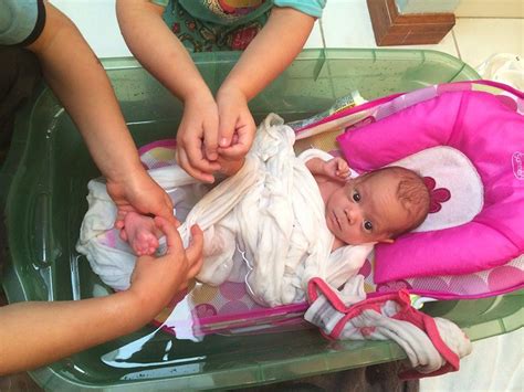 A sponge bath is as simple as wrapping your baby in a towel, and wiping her with a damp washcloth and soapy water. How to Give Your Newborn a Bath: The Swaddle Bath Method ...