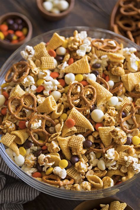Check out these healthy thanksgiving snack ideas that will keep you satisfied and not starving all day before you sit down for turkey. Thanksgiving Snack Mix 5 - Life Made Simple