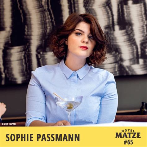 Podcasts sind keine kunst, sie sind ein medium. Sophie Passmann - Wie soll man dich wahrnehmen? - Hotel ...
