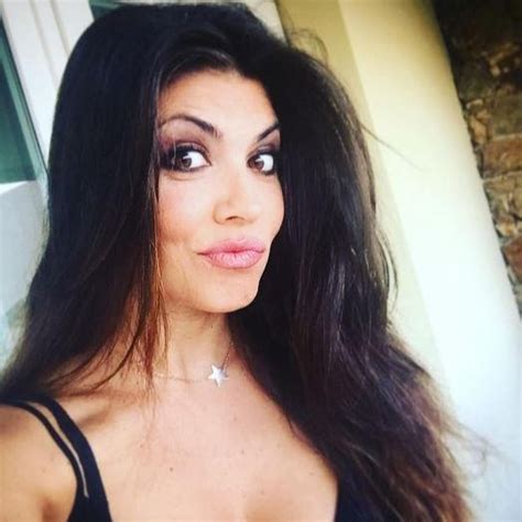 Flora Canto - YouTube