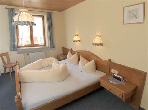 70 empfehlungen ✓ zimmer ab 60 € pro bett/nacht (je nach saison und auslastung) ➔ zum angebot. Ferienwohnung Typ Linderhof, Nesselwang, Firma Gästehaus ...