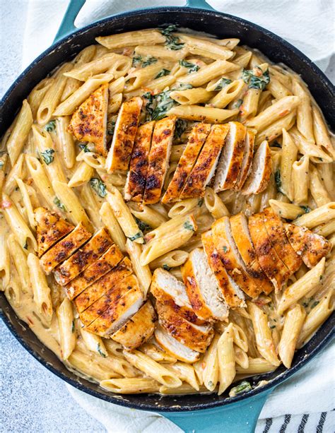 There's plenty of creamy pasta recipes out there. Creamy Garlic Chicken Pasta | Gimme Delicious