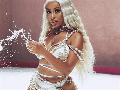 It was first identified in december 2019 in wuhan,. Doja Cat est positive au COVID-19 après avoir dit ne pas ...