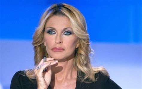 L'ho vissuto come un'enorme ingiustizia, visti i risultati che ho sempre ottenuto. Scherzo de "Le Iene": Paola Ferrari sotto choc - Donne Sul Web
