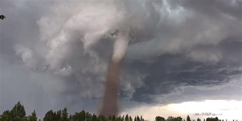 A tornádó közeledik a frissítéshez. Penampakan Serem Tornado Menyapu Desa, Tapi Konyolnya ...