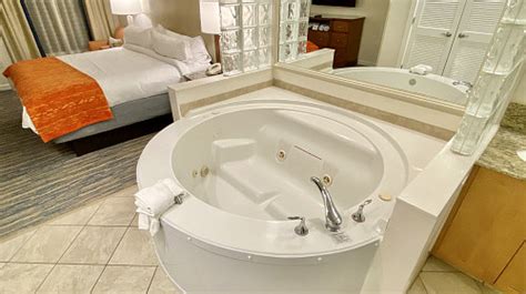 Nightly rates for suite hotels with hot tubs in florida are starting from $82 this weekend. Orlando Hot Tub Suites - Hotels with Private In-Room ...