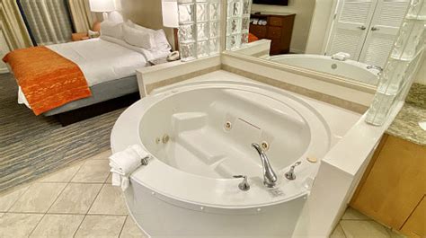 Room in boutique hotel hosted by mark. Orlando Hot Tub Suites - Hotels with Private In-Room ...