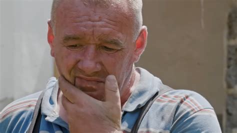 Fani serialu złomowisko pl pogrążyli się dziś w smutku. Mariusz załatwił zlecenie wyburzania i co chwilę pojawiał ...