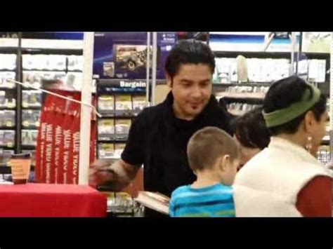 What happened to selena quintanilla's husband, chris perez? Chris Perez "To Selena, with Love" Book Signing (Pearland ...