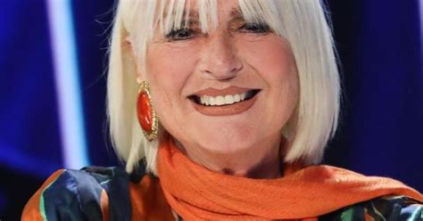 Festa di compleanno domani 15 gennaio 2021 a detto fatto , la trasmisisione del pomeriggio di rai2. Loretta Goggi compie 70 anni, in lacrime per l'omaggio di ...