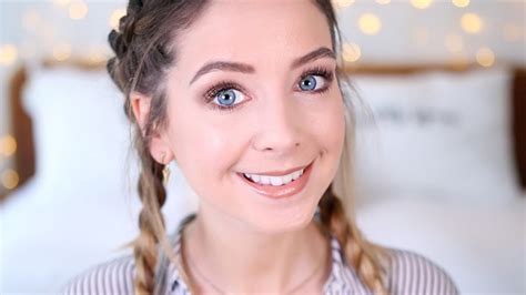 Zoella biography, age, height, weight, family, wiki & more. Zoella Net Worth 2019, Age, Height, Bio