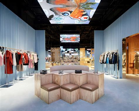 We're expanding to malaysia and open our own 1st retail store in malaysia. Burberry opens first social retail store in Shenzen - RBN
