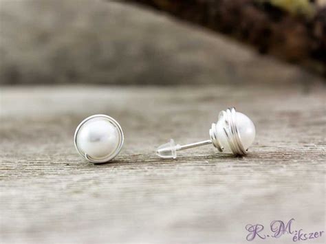 Fehér tekla gyöngy fülbevaló | Stud earrings, Earrings, Jewelry