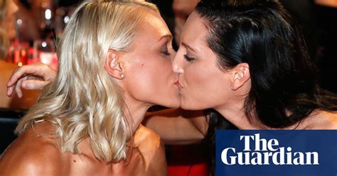 231.348 college girls kissing vídeos gratuitos encontrados en xvideos con esta búsqueda. Are elite sportswomen changing what coming out looks like ...