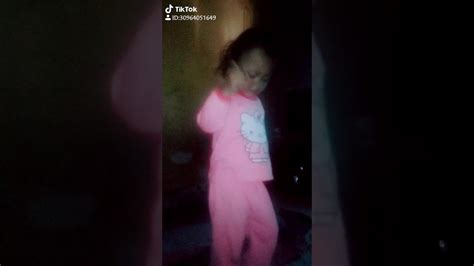 Video viral tiktok indo начал(а) читать. Viral anak kecil goyang tiktok - YouTube