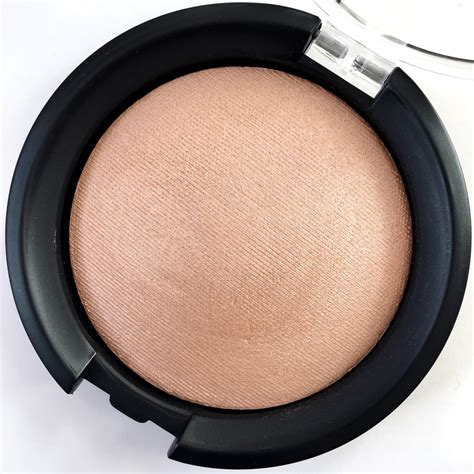 70 results for essence highlighter. ESSENCE Pure Nude Highlighter - Be My Highlight 01 ...