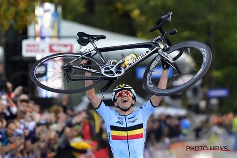 Remco evenepoel is één van de grootste wielertalenten van ons land, maar er stond hem ook een carrière ik werd wat aan de kant geschoven bij anderlecht, waardoor het plezier weg viel, zei hij. Voetbalwereld smult van tweevoudig wereldkampioen Remco ...