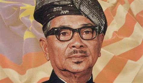 Tunku abdul rahman dilahirkan di bulan februari tahun 1903 di lingkungan ningrat. Gambar Laungan Merdeka Tunku Abdul Rahman