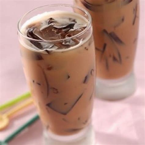 Black jelly (cincau hitam) is manufactured as an instant powder, like other instant jellies or agar. Resep Es Cincau Teh Susu - Resep Masakan Terlengkap ...