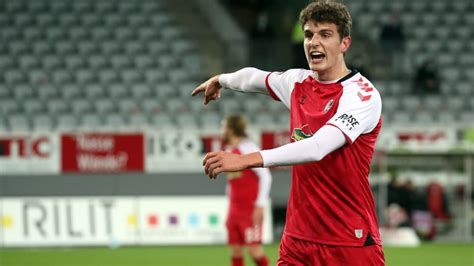 Der sc freiburg stand lange im schatten des damaligen spitzenvereins freiburger fc.vor der einführung der gauligen spielte der sc überregional keine rolle. SC Freiburg: Neuzugang Guus Til "leidet darunter, dass es ...