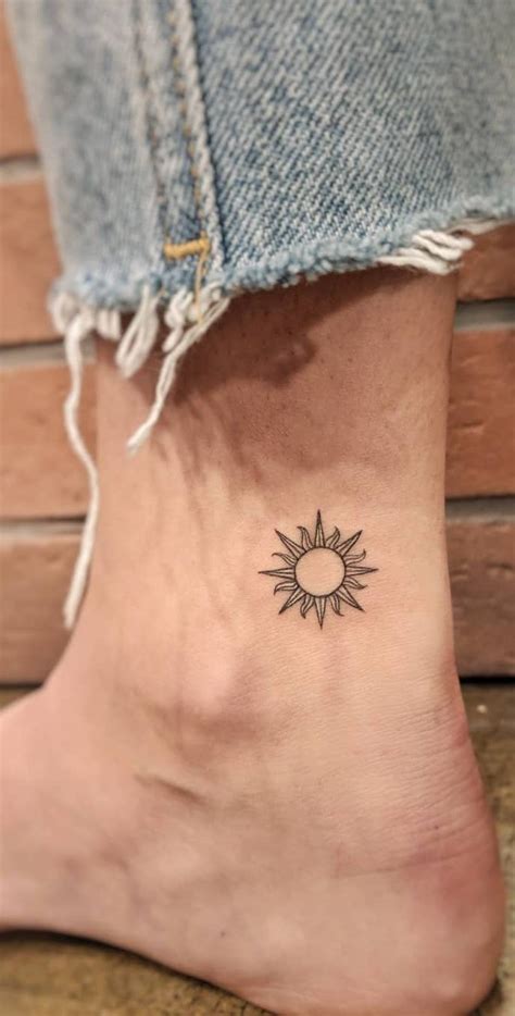 If your best friend is truly your soulmate, there's a good chance the two of you have talked about getting tatted together. Pin by Nikol Poznerova on Obrázky,citáty, tetování in 2020 ...