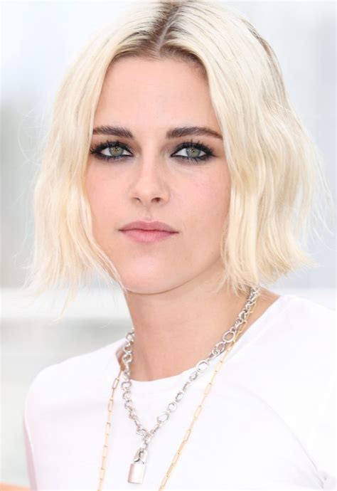 75 cm /chatain = 45000. Cheveux: la folie du blond platine | Elle Québec