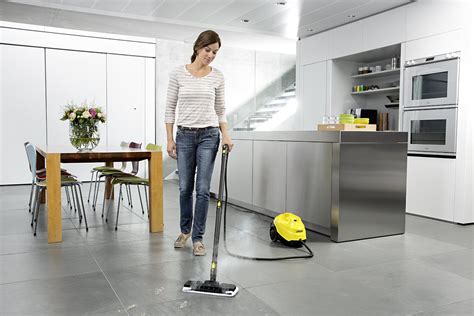 Un premier réservoir, à l'avant, qui accueillera de l'eau propre et le produit. Nettoyeur vapeur Karcher SC3 Easy Fix : avis, test et ...