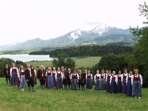 43 sängerinnen und sänger, alle solistisch ausgebildet, singen a capella oder mit den orchestern und der big band des wdr. A CAPPELLA CHOR VILLACH