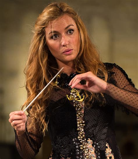 She conducts the tuscany orchestra and the milan classic orchestra. Beatrice venezi - Dago fotogallery