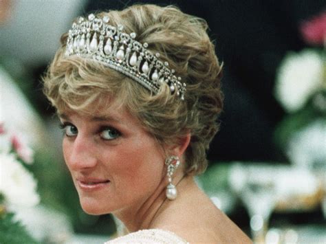 During the last two years of her life, princess diana embarks on a final rite of passage: Remembering Princess Diana: 30 Iconic Photos Of The ...