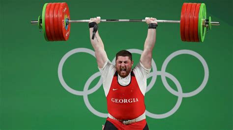 Lasha talakhadze, il georgiano detentore del record maschile con un'alzata di 484 kg il record del mondo maschile (strappo + slancio) nella categoria oltre i 109 kg è di 488 kg, ottenuti dal georgiano lasha talakhadze durante i giochi della xxxii olimpiade. Грузинский штангист Лаша Талахадзе завоевал золото ЧМ в ...