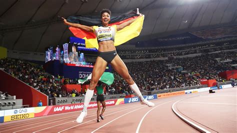 Die weltmeisterin von der lg kurpfalz kämpft immer noch etwas mit anlaufproblemen und hat bisher. Malaika Mihambo gewinnt in Doha WM-Gold im Weitsprung ...