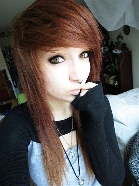 Straitening the hair gives it those razor sharp points. emo girl brown hair | Emo hairstyles | Pinterest | Scene ...