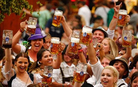 Первой августовской пятницей в международный день пива принято чествовать пивоваров, устраивать пивные. Самые популярные праздники и фестивали пива разных стран мира