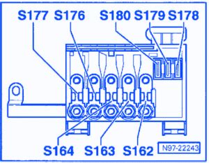 VW Beetle 2006 Bracket Battery Fuse Box/Block Circuit ...