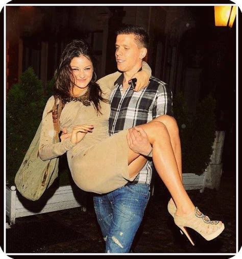 Although arsenal goalkeeper wojciech szczesny may have little to celebrate on the pitch at the moment, with the arrival of petr cech probably that is because the polish stopper has announced on his official facebook page that he is now engaged to his stunning girlfriend marina luczenko, after. Sandra Dziwiszek & Wojciech Szczęsny | ⚽Soccer-Wives ...