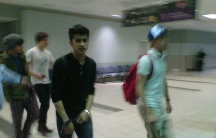 ONE DIRECTION INVADES CANADA (AGAIN) 03/26/12 - Oh No They ...