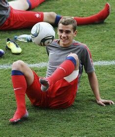 Baba alain griezmann ve anne isabelle griezmann 'nin oğlu 2021 yılında atlet & futbolcu olarak real sociedad & france national football antoine griezmann'in burcu koç olup, şu anda 30 yaşındadır. Would f* those socks all night*-* | Antoine griezmann ...