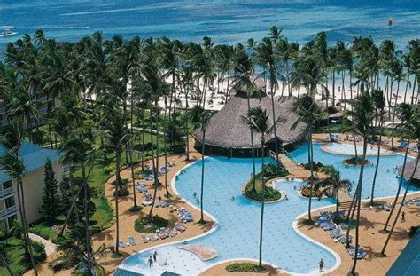 Made up of 4 magnificent properties: HOTEL BARCELO BAVARO BEACH Playa Bavaro - Punta Cana