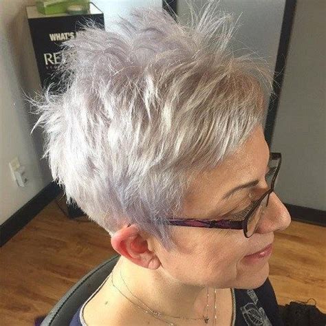 Au moment de franchir le cap des 50 ans, de nombreuses femmes ressentent l'envie de changer radicalement de look. Idées Coupe cheveux Pour Femme 2017 / 2018 - 80 coiffures ...