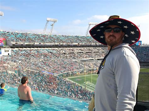 Jacksonville stadium everbank jaguars nfl stadiums municipal capacity game jax angeles los future rams ranking experience power socal does. Jaguars' lifeguard says he has 'best job in the NFL ...