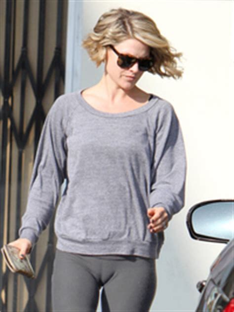 Women can avoid camel toe by not buying jeans that are too tight. Pictures : 10 Ways to Prevent Camel Toe - Taylor Swift ...