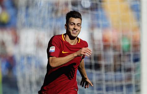 An italian professional footballer, stephen kareem el shaarawy , was born in 1992 october 27 at savona of italy from a greek father and an italian mother. El Shaarawy alla Roma, è già nella Capitale per visite ...