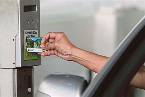 Hikari tak berapa ingat tapi rasanya hikari cuma tambah nilai (topup) touch n go untuk kad tu melalui mesin atm. Tiada Lagi Cas Tambahan Touch n' Go Semasa Parkir ...