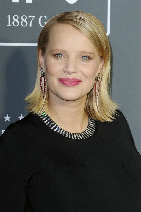 Dwukrotna laureatka orłów, europejskiej nagrody filmowej, nominowana była również do oscara. Pregnant JOANNA KULIG at 2019 Critics' Choice Awards in ...